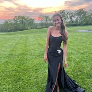 Elegant Black Evening Gown with Rhinestone Detail